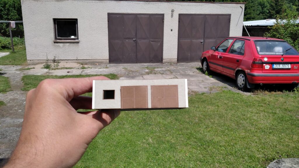 Model garáže z papíru řezaný laserem